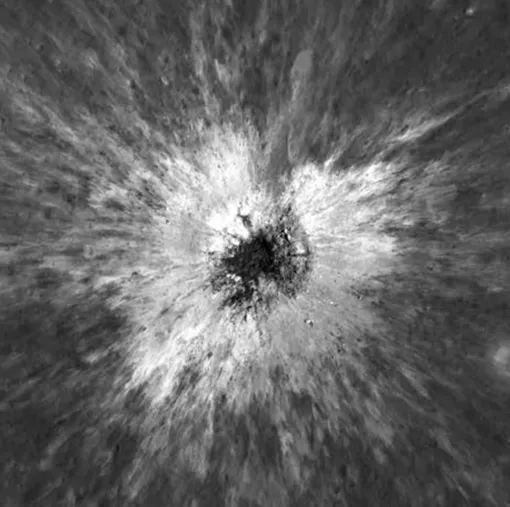 Расчеты, основанные на других особенностях лунной поверхности, показывают, что кратеры такого размера (около 225 метров) появляются на Луне раз в 139 лет Расчеты, основанные на других особенностях лунной поверхности, показывают, что кратеры такого размера (около 225 метров) появляются на Луне раз в 139 лет