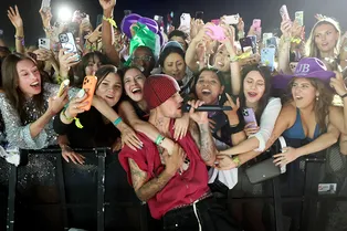 «Ленивое» выступление на Coachella, Билли Айлиш и груз старых травм: почему все снова без ума от Джастина Бибера