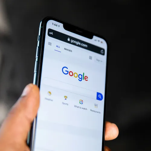 Ссылок станет еще меньше: Google начал автоматически разворачивать ИИ-ответы в поиске
