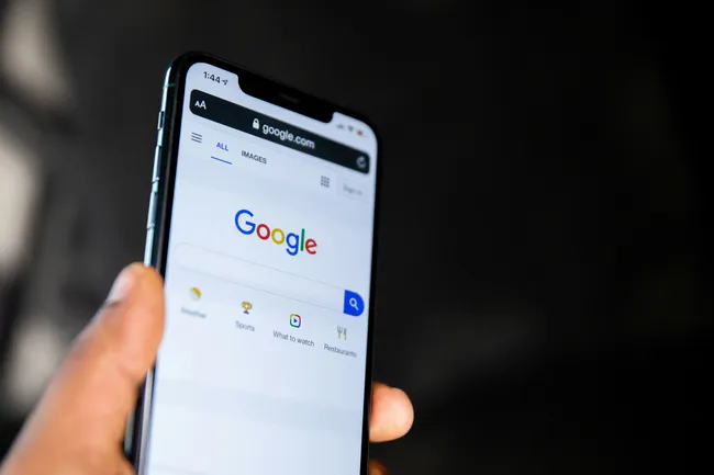 Ссылок станет еще меньше: Google начал автоматически разворачивать ИИ-ответы в поиске