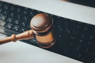 В России могут признать использование нейросетей отягчающим обстоятельством: в каких случаях ИИ усилит вину В России могут признать использование нейросетей отягчающим обстоятельством: в каких случаях ИИ усилит вину