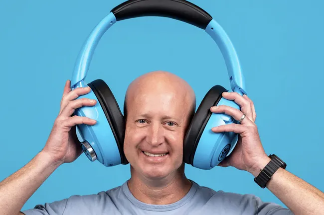 Подробности о новом iPhone, пилотируемый квадрокоптер по цене машины и наушники для великанов