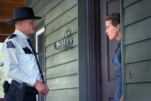 Вуди Харрельсон и Фрэнсис Макдорманд в фильме «Три билборда на границе Эббинга, Миссури» (2017) Вуди Харрельсон и Фрэнсис Макдорманд в фильме «Три билборда на границе Эббинга, Миссури» (2017)