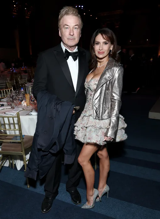 Алек Болдуин и его супруга Хилария Болдуин на церемонии вручения премии Gotham Awards в Нью-Йорке