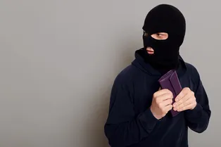 «100 тысяч, больше не надо»: в Новокузнецке найден самый скромный грабитель России «100 тысяч, больше не надо»: в Новокузнецке найден самый скромный грабитель России