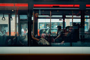 Россияне проводят в транспорте 19 дней в году. Как это влияет на производительность и настроениие? Россияне проводят в транспорте 19 дней в году. Как это влияет на производительность и настроениие?
