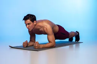 3 опасные ошибки в планке, которые допускает каждый третий мужчина