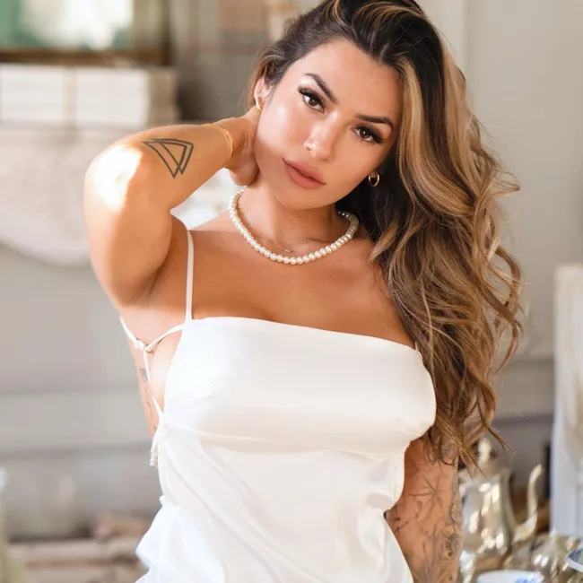 Фитнес-модель с миллионом подписчиков раскрыла секрет идеальной фигуры: 3 правила, которые помогают оставаться стройной