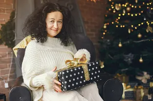Новогодний подарок для мамы: какие классные презенты можно выбрать из всего многообразия Новогодний подарок для мамы: какие классные презенты можно выбрать из всего многообразия
