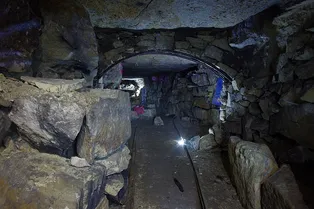 Турист заблудился на экскурсии по Девятовским каменоломням под Москвой: он 8 часов не мог найти выход