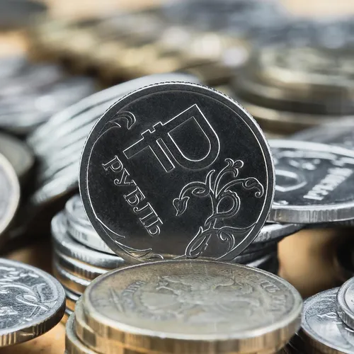 Рублю пророчат девальвацию: доллар по 150 уже не за горами?