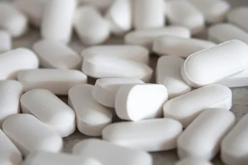 Правительство Трампа выступило против парацетамола: за что критикуют лекарство и что об этом говорит наука