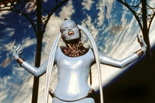 Майвенн в роли дивы Плавалагуны