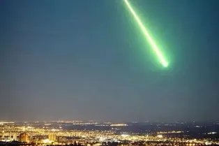 НЛО с зеленым шлейфом заметили над Великобританией: что это было НЛО с зеленым шлейфом заметили над Великобританией: что это было