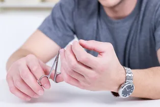 Почему слоятся и легко ломаются ногти и как это исправить