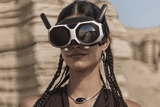 Технодайджест MT: 3d-монитор от Samsung, FPV-дрон от Insta360, машина Тони Старка и гоночный eVTOL