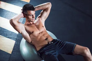 5-минутная тренировка пресса для самых ленивых: выполните уже сегодня