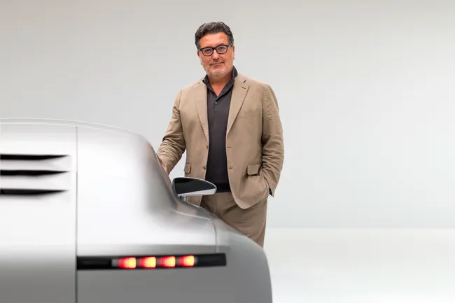 Главный дизайнер Audi выступил против засилья больших экранов