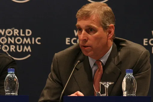 Оргии с подростками и слив секретных данных. Принцу Эндрю грозит пожизненное за дружбу с Эпштейном Оргии с подростками и слив секретных данных. Принцу Эндрю грозит пожизненное за дружбу с Эпштейном