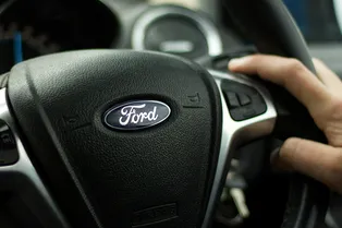 Это победа человечества: Ford снова наймет сотни инженеров, которых сократили ради ИИ