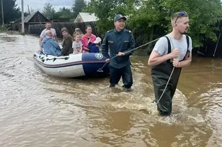 На российский регион обрушилась месячная норма осадков: из-за потопов в городах вводят режим ЧС На российский регион обрушилась месячная норма осадков: из-за потопов в городах вводят режим ЧС