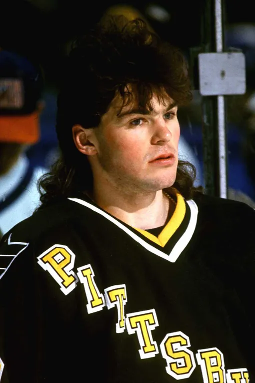 Нападающий хоккейной команды Pittsburgh Penguins Яромир Ягр в 1994 году Нападающий хоккейной команды Pittsburgh Penguins Яромир Ягр в 1994 году
