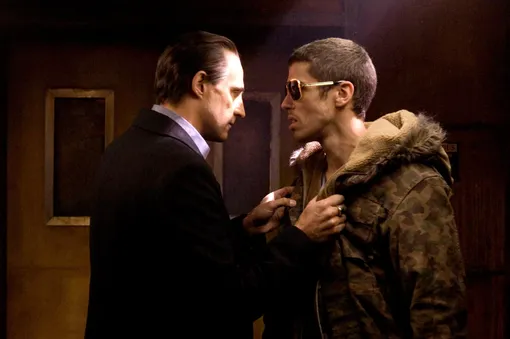 Марк Стронг и Тоби Кеббелл в фильме «Рок-н-рольщик» (2008) Марк Стронг и Тоби Кеббелл в фильме «Рок-н-рольщик» (2008)