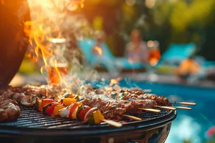 Что делать, если тошнит после майских шашлыков: первая помощь при пищевом отравлении