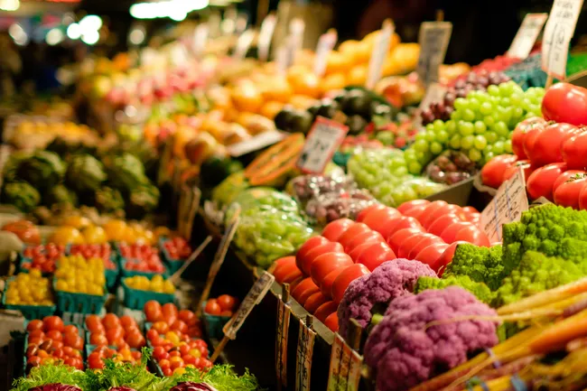 С 1 января 2027 года власти начнут следить за ценами на 24 вида продуктов питания