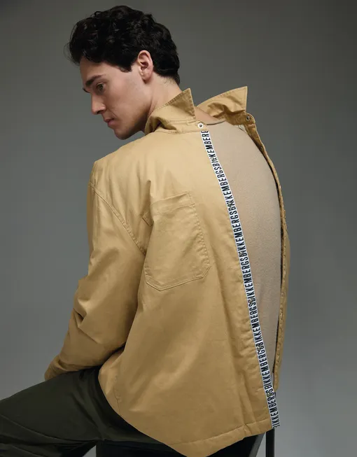 Джемпер, TIME TO CASHMERE; овершот, BIKKEMBERGS; брюки, MAAG