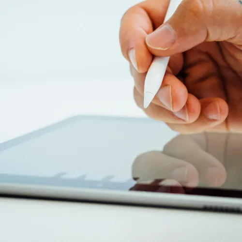 Пока складным будет только iPhone: Apple отказалась от складного iPad и Macbook с гнущимся экраном