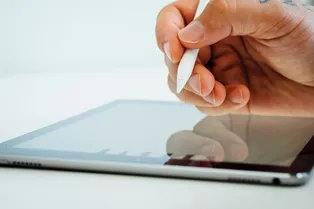 Пока складным будет только iPhone: Apple отказалась от складного iPad и Macbook с гнущимся экраном Пока складным будет только iPhone: Apple отказалась от складного iPad и Macbook с гнущимся экраном