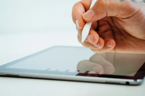 Пока складным будет только iPhone: Apple отказалась от складного iPad и Macbook с гнущимся экраном Пока складным будет только iPhone: Apple отказалась от складного iPad и Macbook с гнущимся экраном