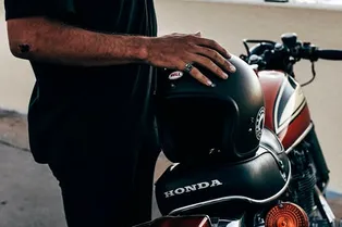 Легендарная «инвалидка» и еще 13 знаковых мотоколясок СССР