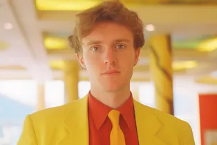 Зумеры массово скупают советский винтаж: зачем им понадобились авоськи и винил Зумеры массово скупают советский винтаж: зачем им понадобились авоськи и винил