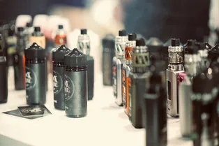 Запретить полностью: в Госдуме предложили радикальное решение проблемы с вейпами