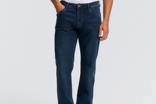 Джинсы и «верх на праздник»: что мужчине надеть сверху, чтобы образ стал новогодним