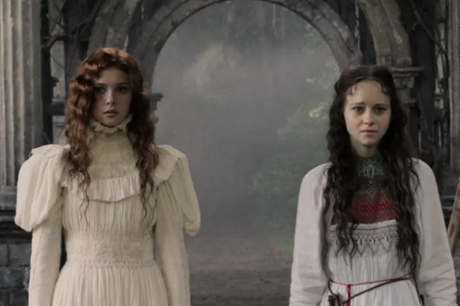 «Никто не должен знать, кто мы такие»: появились постер и трейлер к фэнтези «Очарованные»