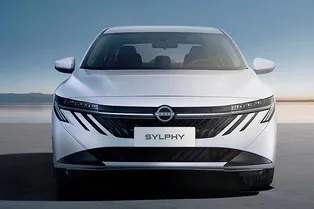 Популярный японский седан кардинально изменил внешность: как выглядит новый Nissan Sylphy