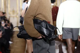 5 главных трендов в мужских сумках на осень 2025