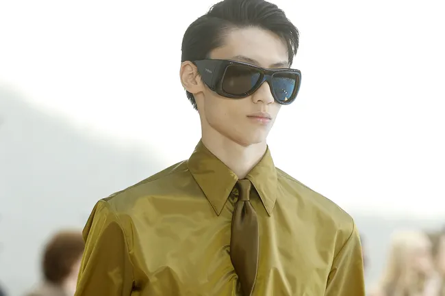 Вместо классической: какие рубашки носить в 2026 году