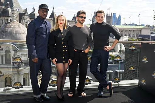 Махершала Али, Скарлетт Йоханссон, Джонатан Бейли и Руперт Френд на лондонской премьере фильма «Мир юрского периода: Возрождение» Махершала Али, Скарлетт Йоханссон, Джонатан Бейли и Руперт Френд на лондонской премьере фильма «Мир юрского периода: Возрождение»