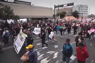 Протесты зумеров вспыхнули в Перу: более 100 пострадавших, власти вводят режим ЧП Протесты зумеров вспыхнули в Перу: более 100 пострадавших, власти вводят режим ЧП