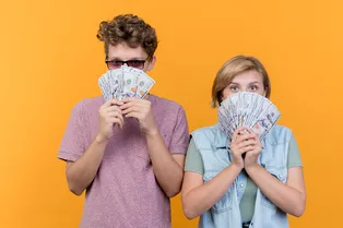 Кэш уходит в прошлое: как зумеры превратили наличку в «фантик» Кэш уходит в прошлое: как зумеры превратили наличку в «фантик»