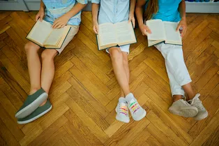 А вы знаете, почему в советских многоэтажках клали паркет, а не линолеум? А вы знаете, почему в советских многоэтажках клали паркет, а не линолеум?