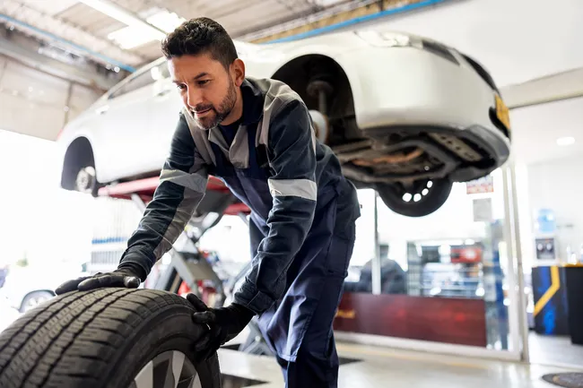 Не спешите с переобувкой: когда менять зимнюю резину на летнюю в 2026 году?