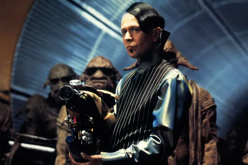 Гэри Олдман в роли Зорга, главного злодея фильма