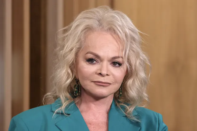 Лариса Долина не хочет съезжать: она в очередной раз сдвинула дату передачи квартиры