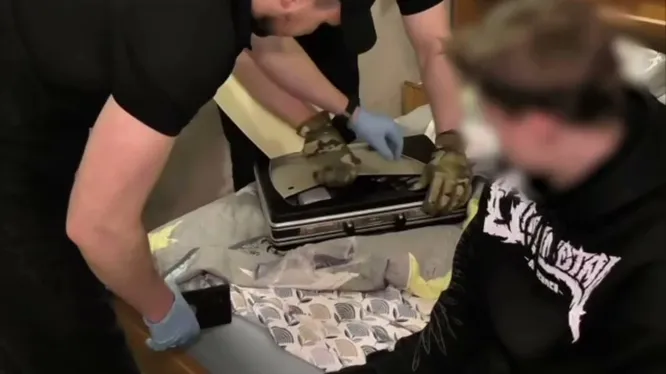 Нажми и смотри