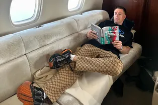 «Эндрю Тейт есть у нас дома»: кто такой секс-коуч Алекс Лесли и почему на него завели уголовное дело?